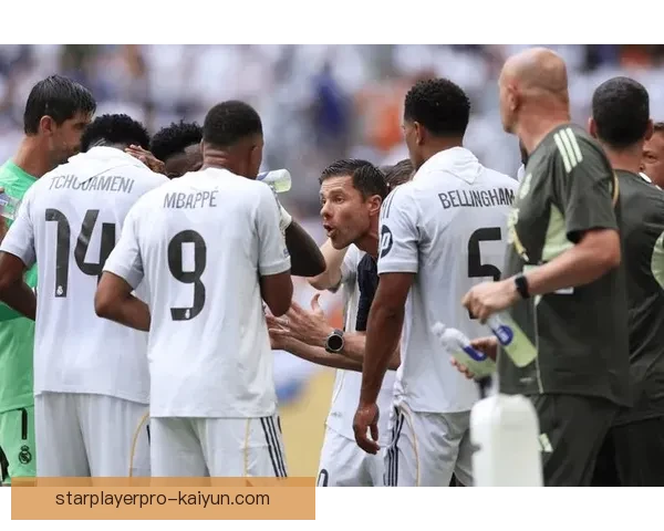 卡马文加防守覆盖面持续提升，表现稳健助力皇马中场稳固